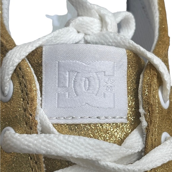 DC Women Trase Platform
Casual Shoes Gold US Size 8.5
NWB Metallic Fabric - Picture 10 of 12
